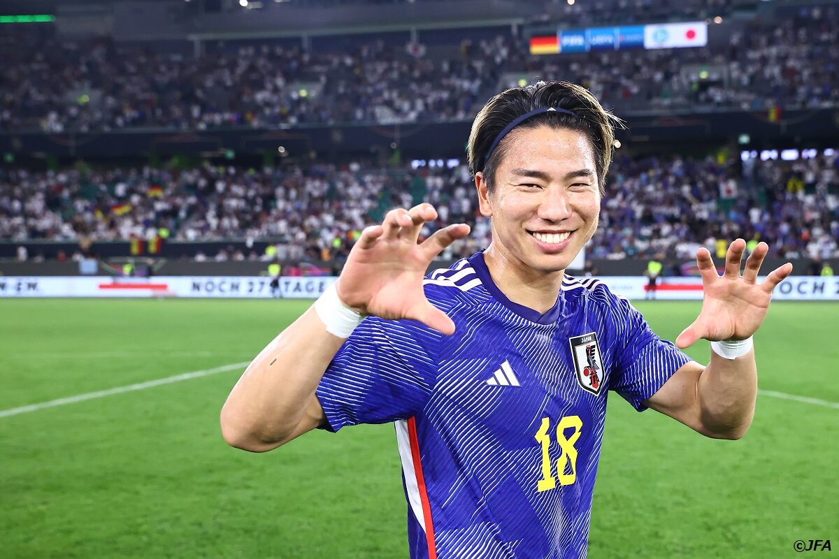 浅野拓磨選手サイン入りアーセナルユニフォーム(元サンフレッチェ広島 浅野拓磨選手サイン入りアーセナルユニフォーム(元サンフレッチェ広島